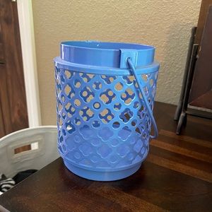 Metal candle holder
